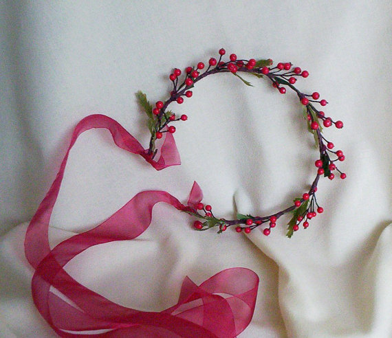 Mariage - Bridal Hair Wreath bride halo Red vine Berry Flower crown Headpiece Fairy circlet Winter Wedding hair wreath accessories Woodland Headdres