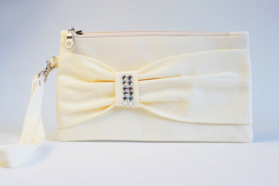 زفاف - PROMOTIONAL SALE -Ivory bow wristelt clutch,bridesmaid gift ,wedding gift ,make up bag,zipper pouch,cosmetic bag