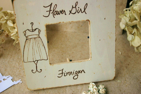 زفاف - SET of 3 Flower Girl Large Custom Frames Personalized with Name and THEIR Flower Girl Dress Rustic Wedding Gift