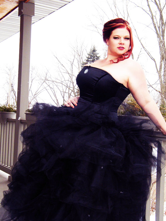 زفاف - Black Bridal Gown - Gothic BallGown- Alterantive Wedding Dress -Corset Top Halloween Theme- Full Tulle Skirt- Custom to Order