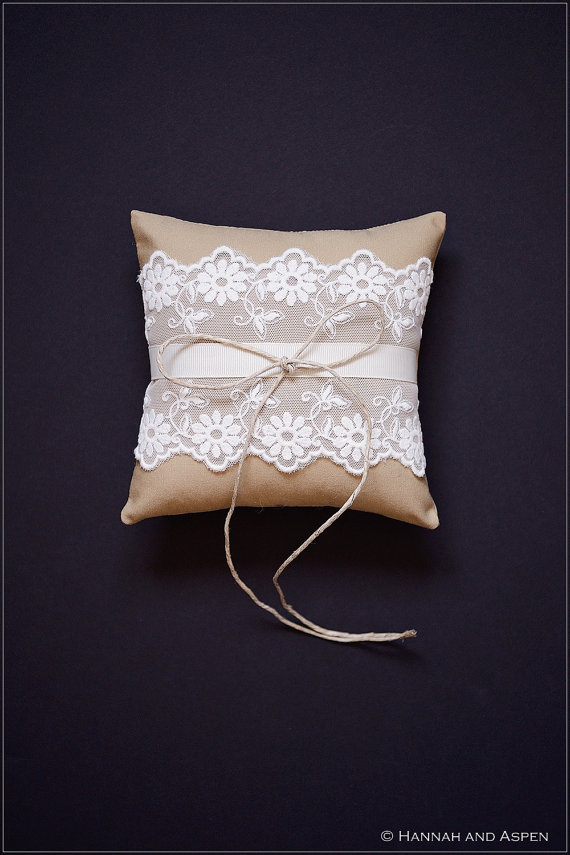 Hochzeit - Daisy - 6x6" Wedding ring pillow - Wedding ring bearer - Ring pillow bearer - Burlap ring pillow