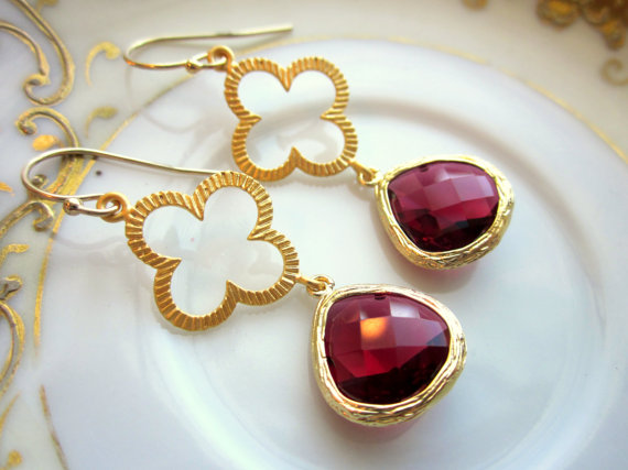 Hochzeit - Garnet Earrings Red Gold Quatrefoil Clover - Bridesmaid Earrings - Wedding Earrings - Bridesmaid Jewelry Garnet