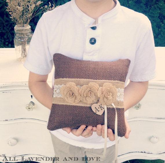 زفاف - Burlap and lace ring bearer pillow personalized with burlap flowers