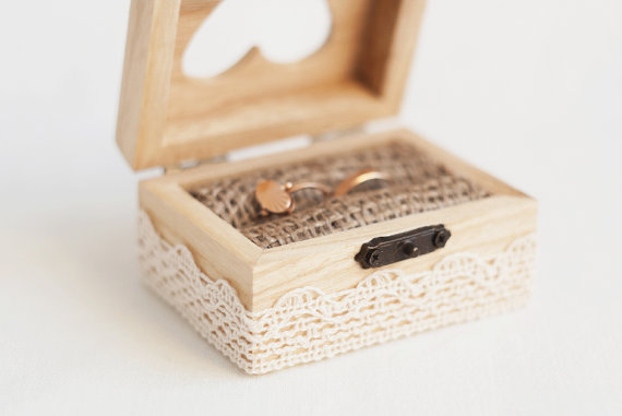 Hochzeit - Wooden wedding box with a beige floral lace trim - Ring bearer box, lace trim, romantic, rustic, ecofriendly, heart, vintage style, beige