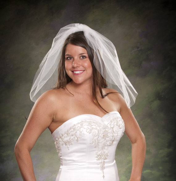 Hochzeit - 1 Tier Bridal Veil Shoulder Length Veil 20 Inches Long Veil Plain Cut Edge Veil Illusion Tulle Veils White Veils Ivory Veil