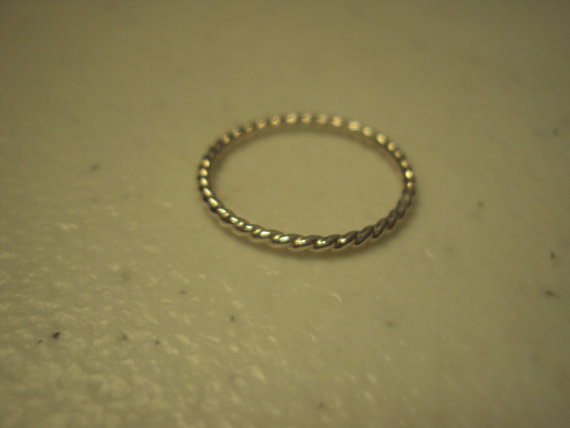 زفاف - Argentium sterling silver 16g twist stacking ring, wedding band, stack, engagement,