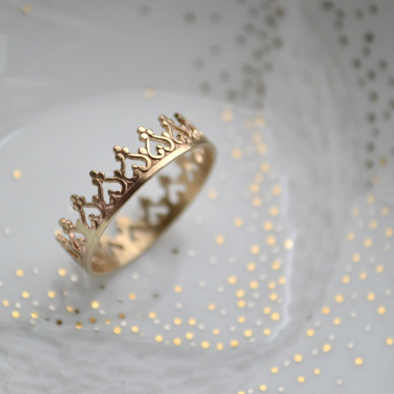 زفاف - 14k solid gold crown ring. wedding band. engagement ring