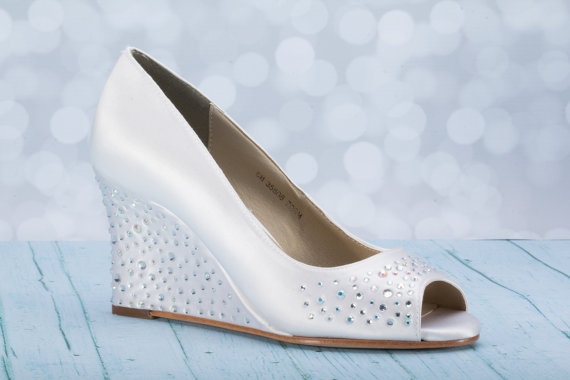 Свадьба - 2 3/4"  Medium Heel Shoe - Wedding Shoes  - Choose From Over 200 Color Choices - Custom Wedding Shoe - Platform Shoes - Platform Wedding