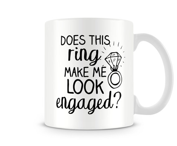 Свадьба - Does This Ring Make Me Look Engaged Ceramic Coffee Mug - Large Coffee Cup, Cute Mug, Engagement Gift, Quote Mug, Bride To Be Gift, Funny Mug