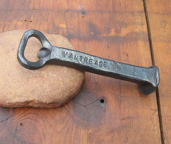 Mariage - Groomsmen Gift.  Hand forged railroad spike bottle opener with name stamped on.