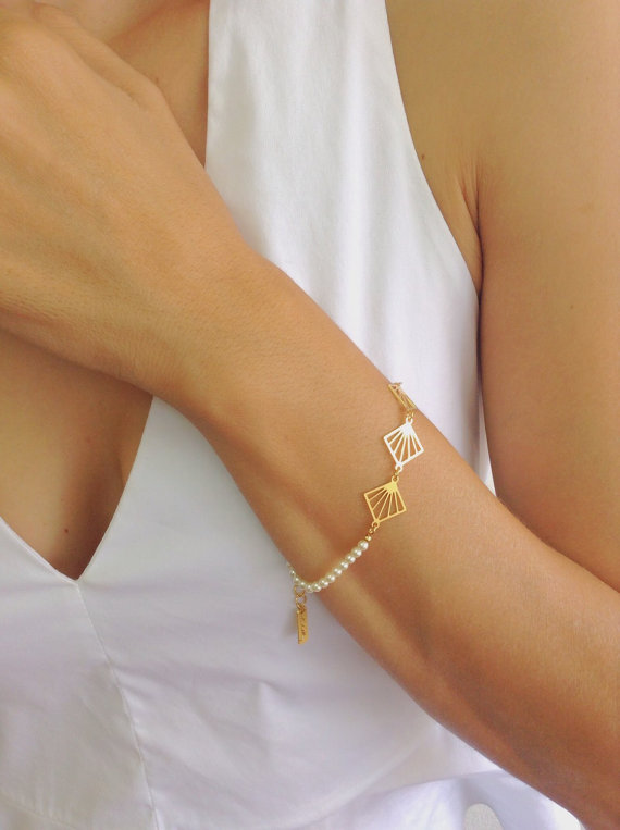 Bridesmaid Gift. Pearl Gold Bracelet
