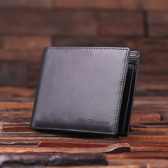 زفاف - Personalized Monogrammed Engraved Genuine Leather Bifold Mens Wallet with Optional Wood Gift Box Groomsmen, Best Man, Father's Day Gift