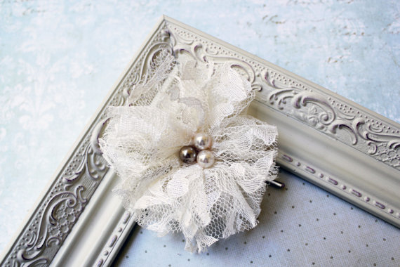 Wedding - Vintage Ivory Lace hair clip, hair accessories, vintage, wedding, bridal, prom, vintage bridal hairpiece