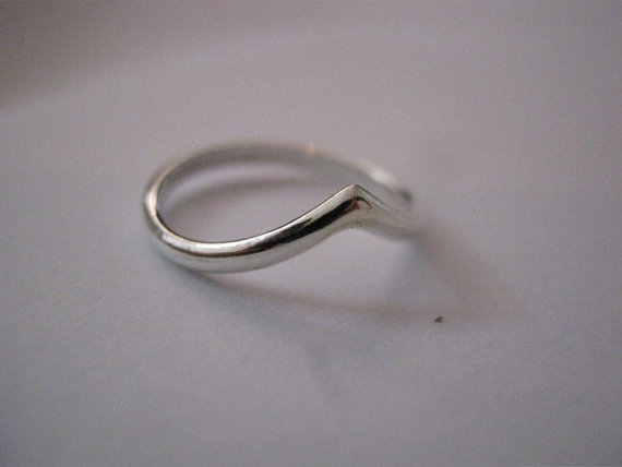 Свадьба - Chevron Ring, Sterling silver ring, Silver stacking ring, Whisbone ring, Stacking ring, Knuckle ring, Bridesmaid Gift, Ring, BFF, Chevron