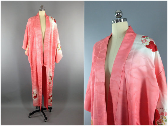 Hochzeit - Vintage Kimono / Silk Kimono Robe / Dressing Gown / Long Robe / Wedding Lingerie / Downton Abbey / Art Deco / Pink Clouds