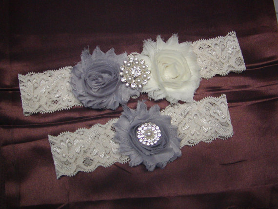 زفاف - SALE Wedding Garter Belt, Bridal Garter Set - Ivory Lace Garter, Keepsake Garter, Toss Garter, Shabby Chiffon Grey and Ivory Wedding Garter