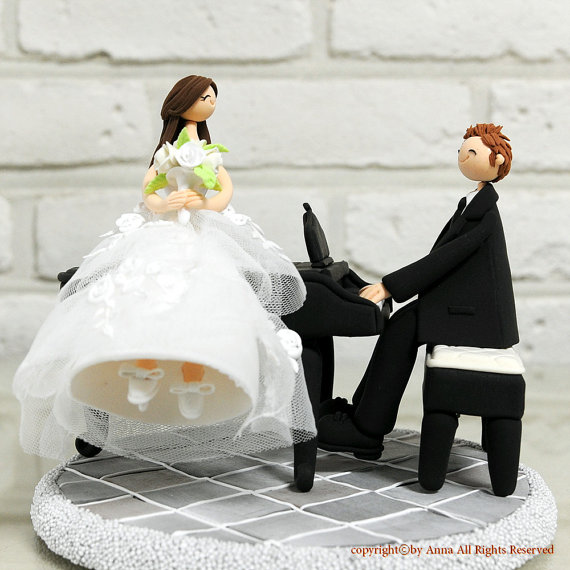 Свадьба - Pianist custom wedding cake topper decoration gift keepsake