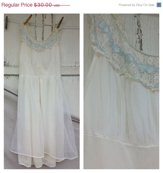زفاف - 25% OFF WEEKEND SALE- Vintage  Princess Nightgown-White and Baby Blue