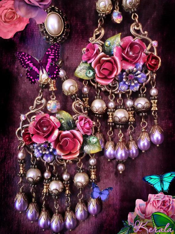 زفاف - Ornate Pearl and Rose Chandelier Earrings, Large Flower Earrings, Gray and Ivory Bridal Jewelry, Beautiful Victorian Fantasy, Painted Roses