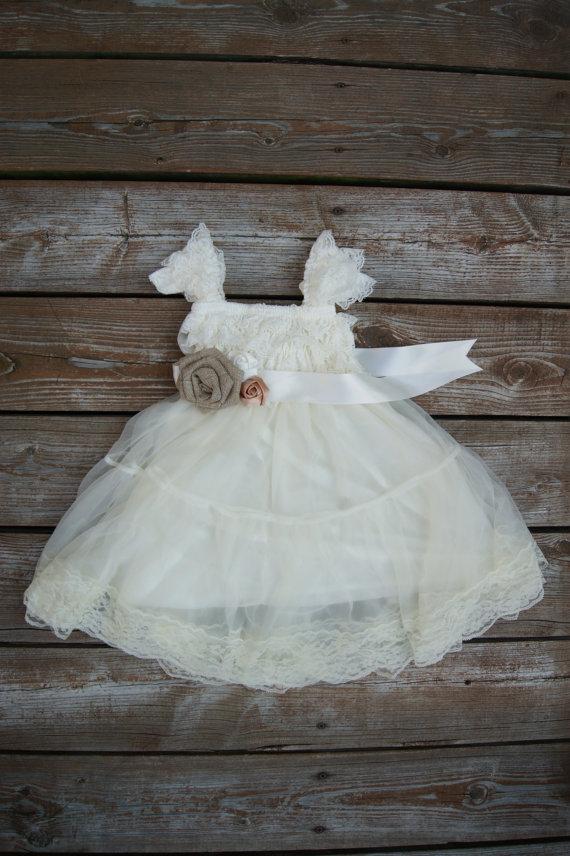Mariage - Lace ivory flower girl dress. Rustic flowergirl dress. Ivory shabby chic dress. Country wedding. Toddler lace dress