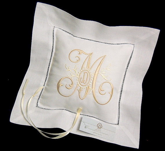 Hochzeit - Irish Linen Ring Bearer Pillow, Monogrammed Ring Pillow, Wedding Ring Pillow, Style 5204