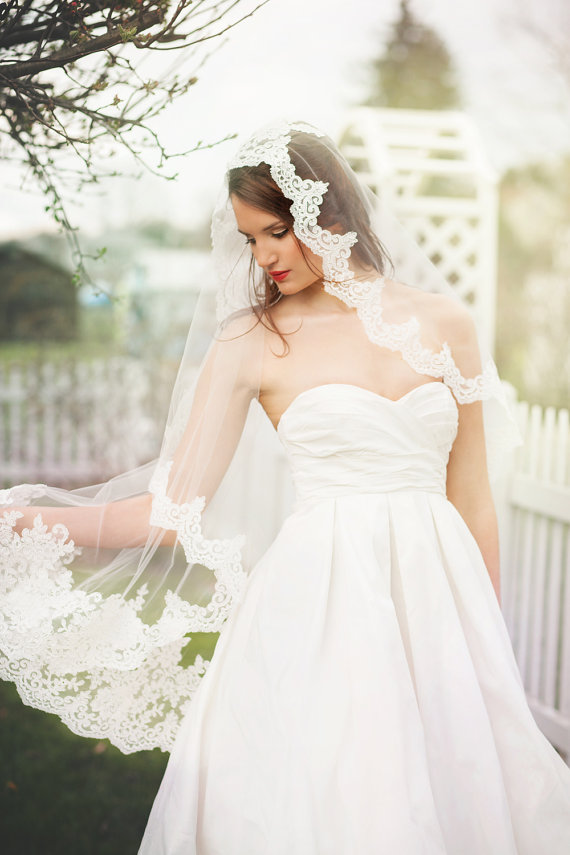 Wedding - Bridal Veil- Alencon Lace Mantilla Wedding Veil - Valletta