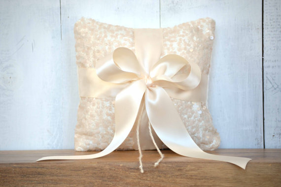زفاف - Wedding Ring Pillow - Ivory Sequin with Ivory Satin Bow