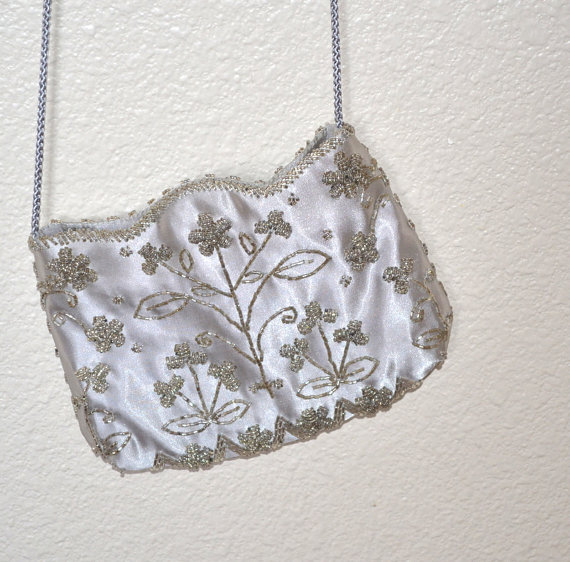 زفاف - 80's vintage grey silver beaded clutch hand made small evening purse by Valerie Stevens wedding party