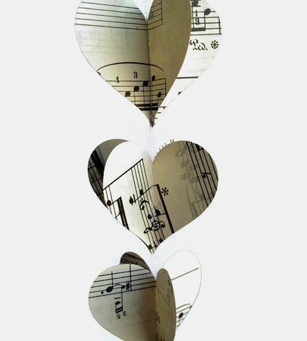 زفاف - Vintage Sheet Music Heart Garland