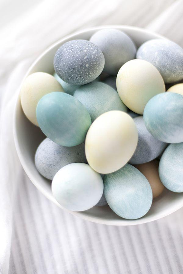 Свадьба - How To Make Vibrant, Naturally Dyed Easter Eggs — Holiday Projects From