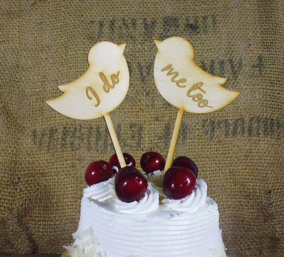 زفاف - Wedding Cake Topper Sign Love Birds Engraved Wood Signs "I Do Me Too" Photo Props Mr and Mrs