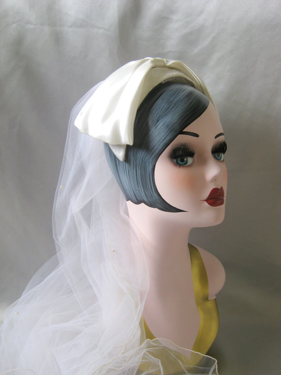 زفاف - Vintage Ivory Cream Off White Satin Juliette Cap Large Bow Wedding Bride Bridal 2 Tier Double Veil 1950s 1960s