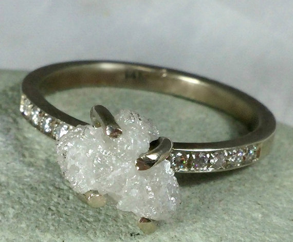 زفاف - snow white Rough diamond and solid white gold ,  engagement ring, gemstone ring,14 kt  gold and  raw diamond gemstone  ring