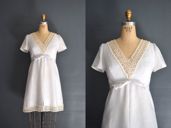 Hochzeit - SALE 60s short wedding dress / lace dress / Ariel