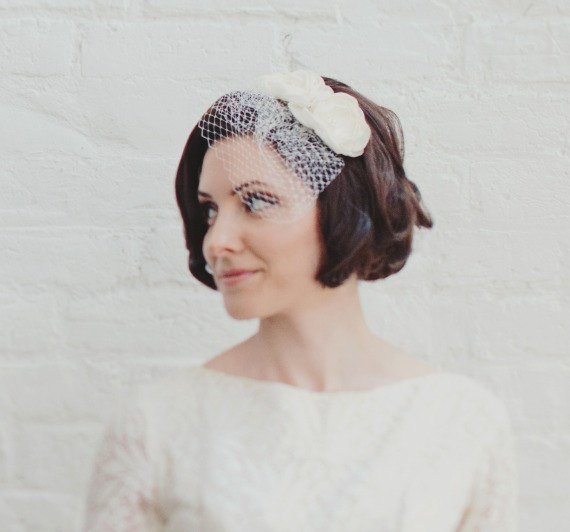 Mariage - Ivory Bridal Veil, Flower Headband with Birdcage Blusher Veil