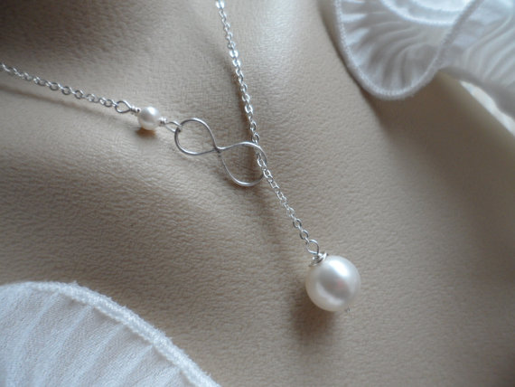 زفاف - Silver Infinity and Pearl Necklace - Lariat Style,  Bridal Pearl Necklace, Wedding Jewelry, Mothers Gifts, Best Friend Gifts