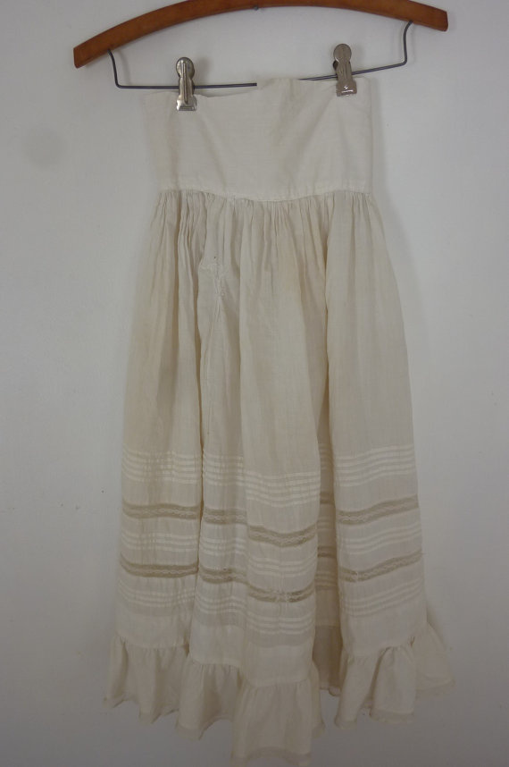 زفاف - Victorian Girls Skirt Under Skirt White Cotton and Lace Under Skirt  For Upcycle or Display 1880s