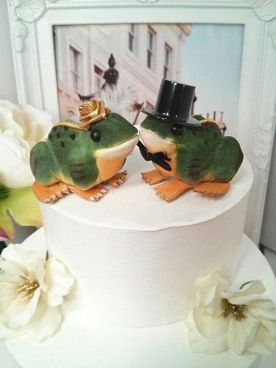 Wedding - SALE anniversary  little frog in love wedding cake topper SMALL