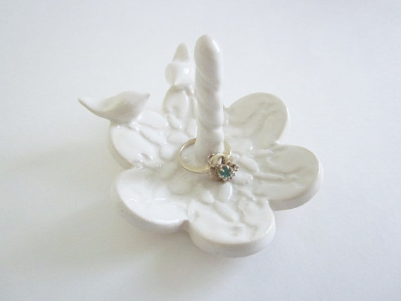 Свадьба - Love bird wedding ring stand, ring holder, ring dish, ring bearer, Antique White brides gift, made to order