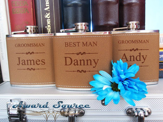 زفاف - Personalized Groomsmen Gift, 1 Leather Engraved Flask, Groomsmen Flasks