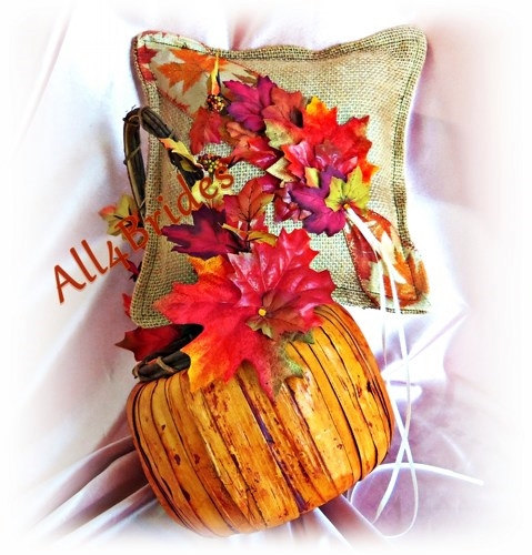 Свадьба - Pumpkin Flower Girl Basket and burlap ring pillow, rustic Fall leaves weddings