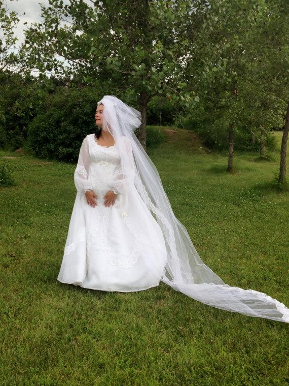 Hochzeit - 1960's Boho Empire Waist Wedding Gown & 10 Foot Veil by Bridal Originals, Size US 2 / 4 , Vintage 60's Romantic Designer Boho Wedding Gown