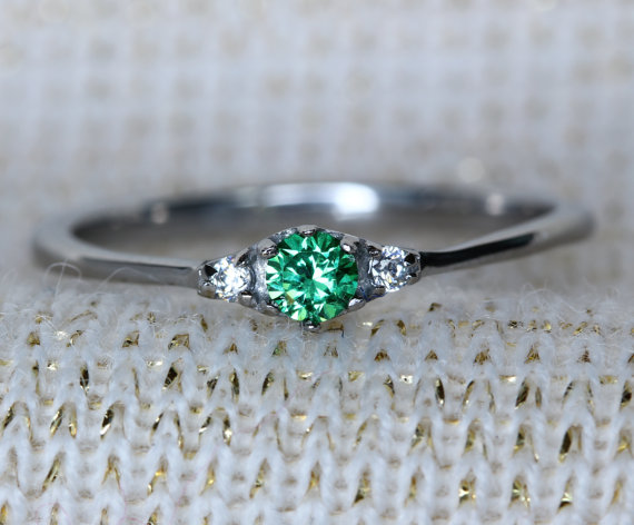 زفاف - Natural Emerald and White Sapphire 3 stone Trilogy Ring in White Gold or Titanium  - engagement ring - handmade ring