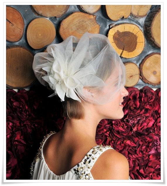 Свадьба - Feather Flower Birdcage Veil-Emmy, Ivory Wedding, Bridal, Flower, Feather Headpiece