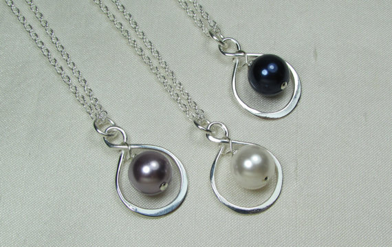Hochzeit - Bridesmaid Gift - Set of 5 Sterling Silver Infinity Bridal Necklace with Swarovski Pearl - Purple Navy Blue Bridal Jewelry