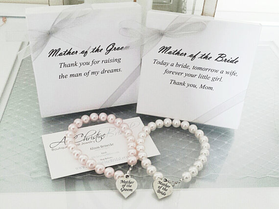 Mariage - Mother of the Bride Pearl Strand Bracelet, Mother of the Groom Wedding Gift Memorable Jewelry