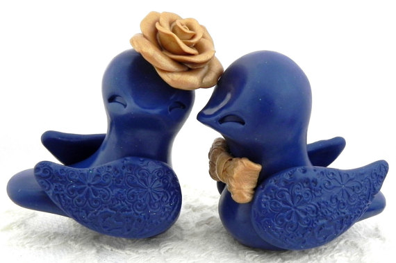 Свадьба - Lovebirds Wedding Cake Topper, Gold and Navy Blue, Bride and Groom Keepsake, Fully Customizable
