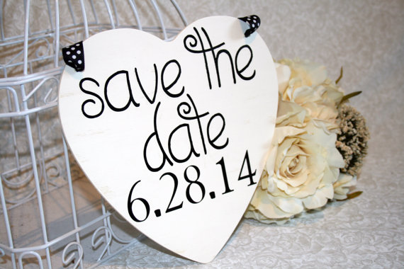 Свадьба - Shabby Chic Save the Date Sign Heart Signs Photography Props Enagement Pictures Rustic Wood Wedding Dog Ring Bearer Flower Girl