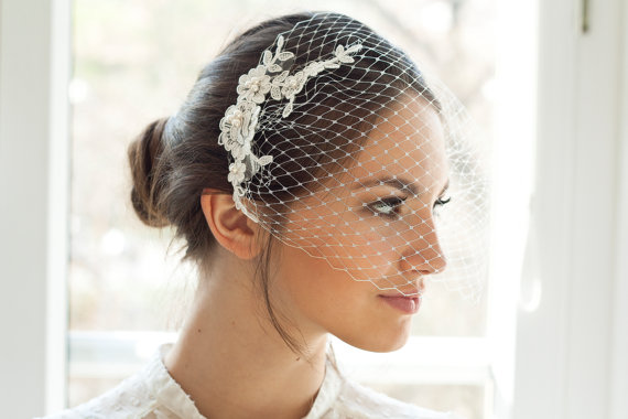 زفاف - Bridal bandeau veil with floral lace, wedding veil with Swarovski Pearls