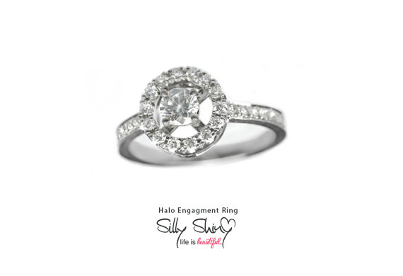 Mariage - Classic Halo Engagement Diamond Ring 0.65ct 14K Gold- Small engagement ring, Classic engagement ring, silly shiny diamonds, bridal